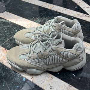 YEEZY 500 SALT EE7287 MEN’S LIGHT GREY SNEAKERS SIZE 10 GENTLY WORN